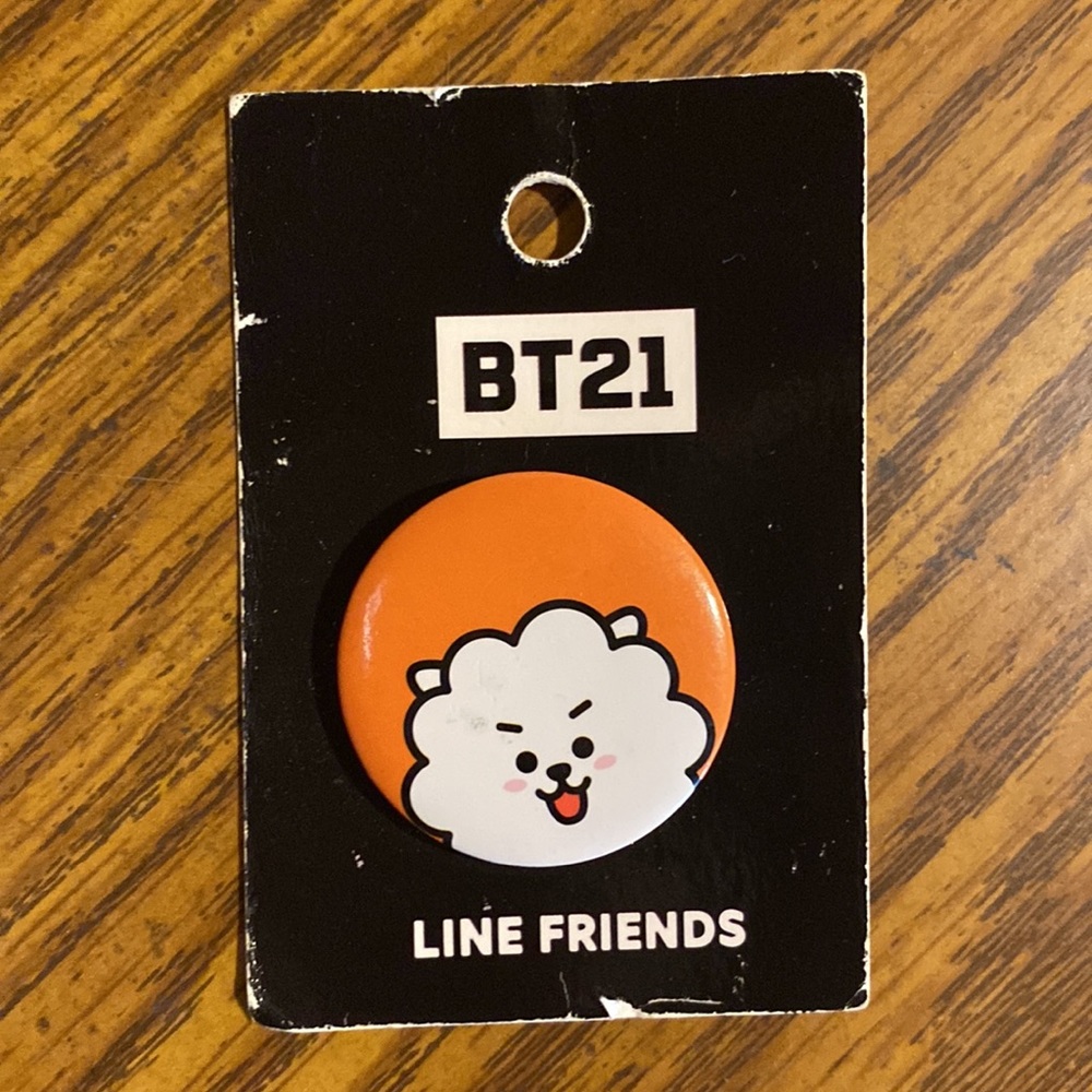 BT21 Line Friends Pins - Picture 6 of 6